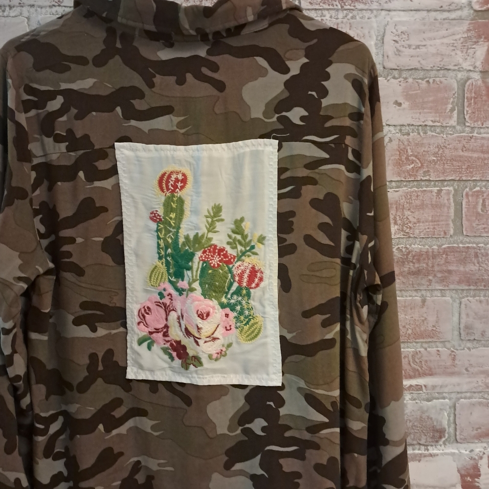 Andree by UNITS Camouflage Embrodered Floral Cactus Patch Blouse Nwt